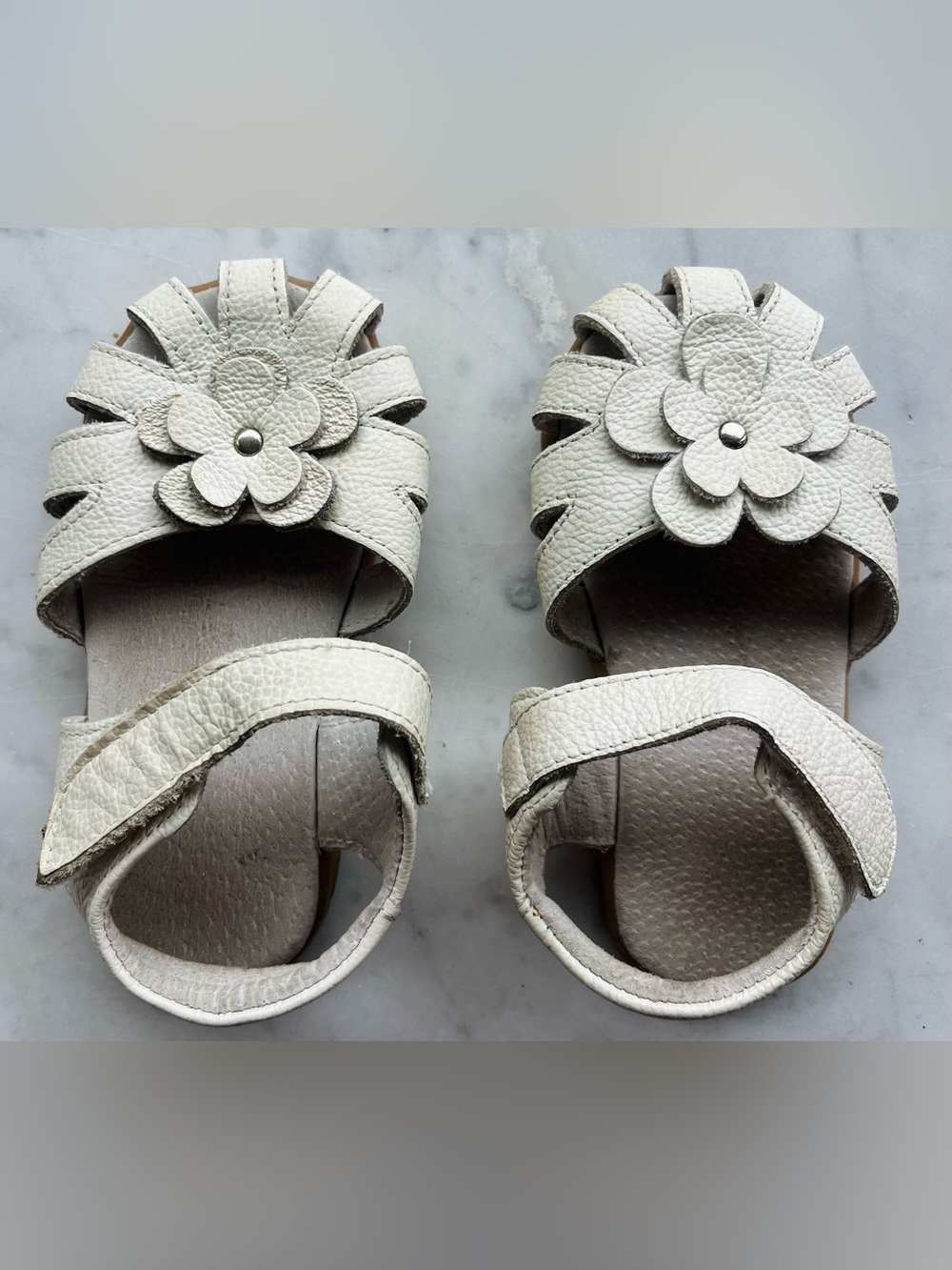 Baby / Toddler Girls Leather Soft Closed Toe Off White Flower Sandals Size 7